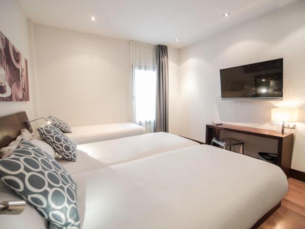 Petit Palace Marques Santa Ana : photo 5 de la chambre chambre triple