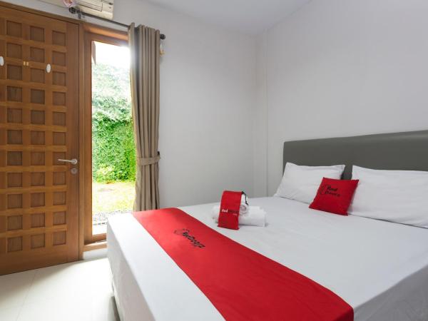 RedDoorz Plus near Cilandak Town Square 2 : photo 1 de la chambre chambre double standard