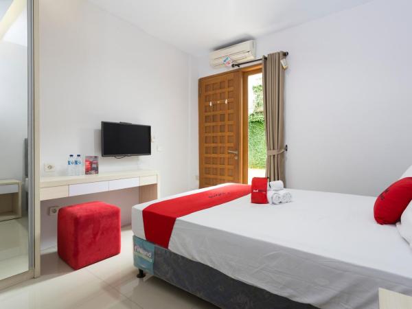 RedDoorz Plus near Cilandak Town Square 2 : photo 3 de la chambre chambre double standard