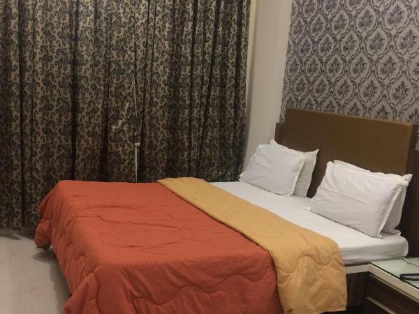 Hotel Antique - Colaba : photo 5 de la chambre chambre deluxe double ou lits jumeaux