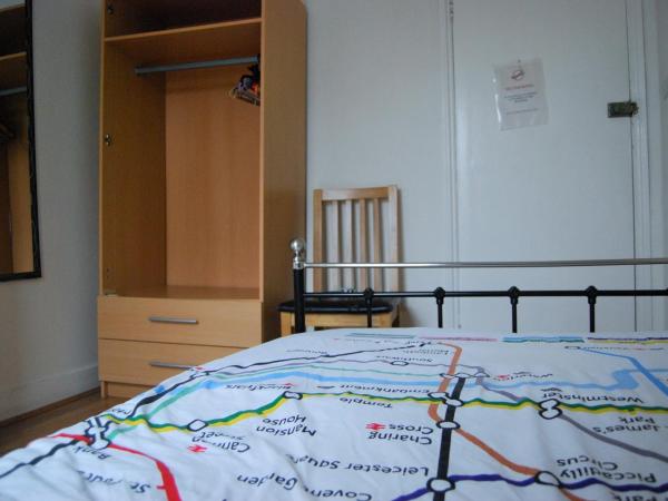 Saint James Backpackers : photo 3 de la chambre chambre double standard avec salle de bains commune