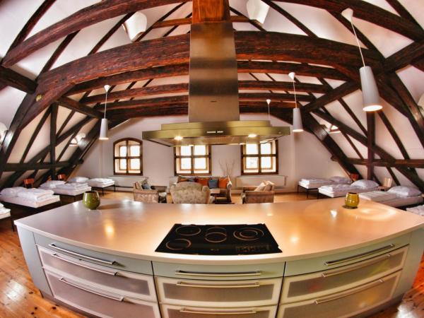 Hostel HOMEr - Old Town Square : photo 4 de la chambre lit simple dans dortoir mixte de 15 lits