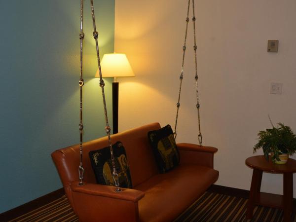 Super 8 by Wyndham Austin/Airport South : photo 2 de la chambre suite studio avec 1 lit king-size - non-fumeurs