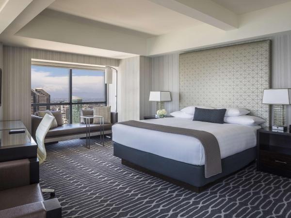 Manchester Grand Hyatt San Diego : photo 9 de la chambre chambre lit king-size - vue sur ville
