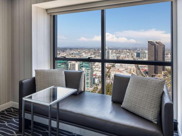 Manchester Grand Hyatt San Diego : photo 10 de la chambre chambre lit king-size - vue sur ville