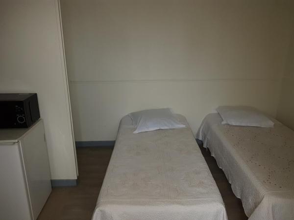 Au Royal Mad : photo 2 de la chambre chambre lits jumeaux avec salle de bains commune