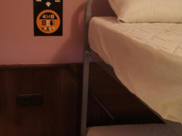 Moon Hostel Bio : photo 1 de la chambre lit simple dans dortoir à 6 lits