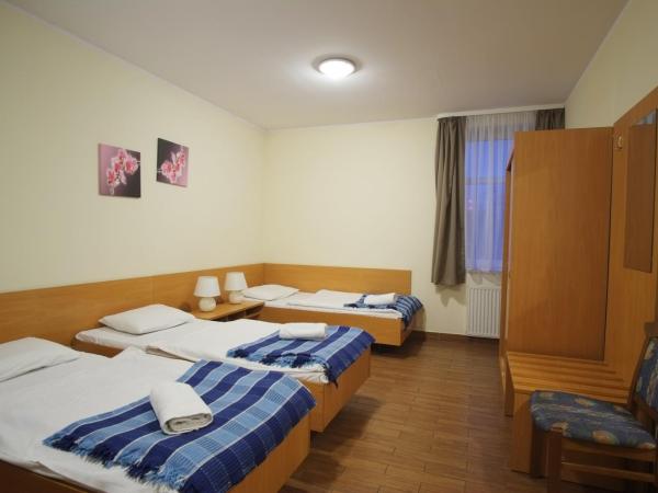 Hotel Miramar : photo 2 de la chambre chambre quadruple (4 adultes)