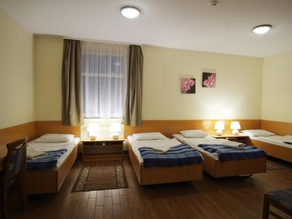 Hotel Miramar : photo 2 de la chambre chambre triple (3 adultes)