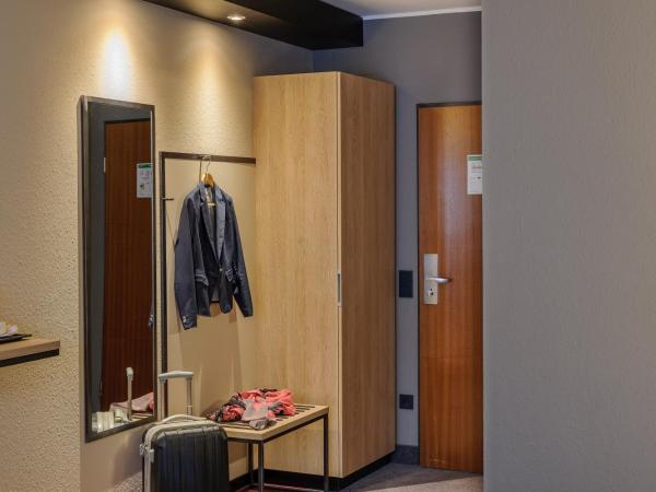 Mercure Stuttgart Zuffenhausen : photo 4 de la chambre chambre double Économique