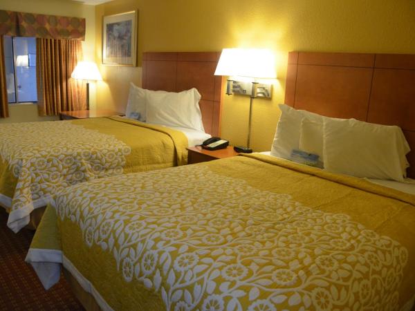 Days Inn by Wyndham Airport Nashville East : photo 2 de la chambre chambre 2 lits queen-size - non-fumeurs