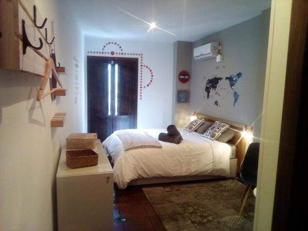 Oasis Backpackers' Hostel Granada : photo 10 de la chambre chambre double avec balcon