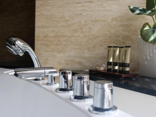 Vouk Hotel Suites, Penang : photo 4 de la chambre executive king room with bathtub