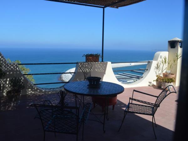 Aux 3 Portes : photo 1 de la chambre studio - vue sur mer