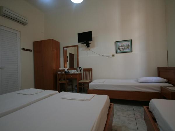 Lena Hotel : photo 9 de la chambre chambre quadruple
