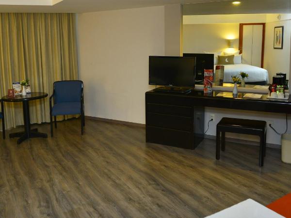Grand Cantalagua Hotel Morelia, BW Signature Collection : photo 9 de la chambre suite junior avec un lit king-size
