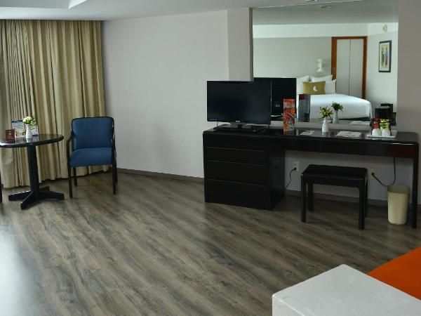Grand Cantalagua Hotel Morelia, BW Signature Collection : photo 7 de la chambre suite junior avec un lit king-size