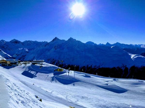 Holiday accommodation - swimming pool available : photo 1 de la chambre appartement supérieur