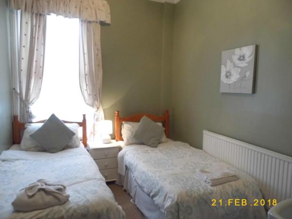 The Beckett Guest House : photo 1 de la chambre twin with external private bathroom