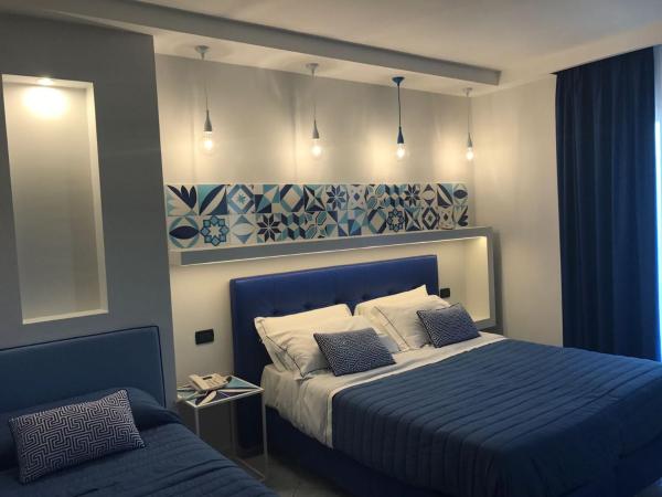 Hotel Leone : photo 6 de la chambre chambre triple avec balcon