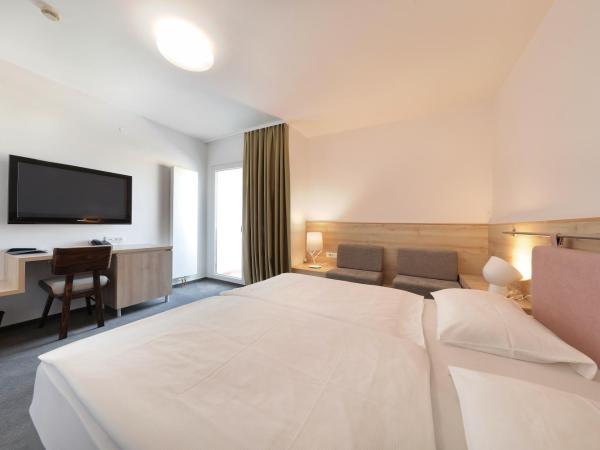 Hotel Mediteran : photo 2 de la chambre chambre double confort avec balcon