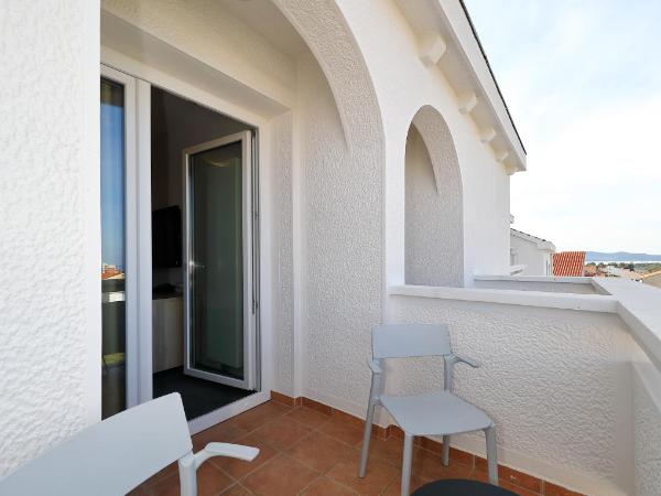 Hotel Mediteran : photo 3 de la chambre chambre double ou lits jumeaux standard avec balcon