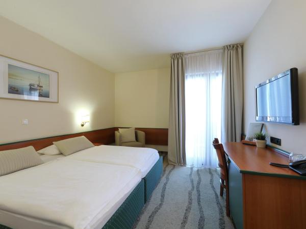 Hotel Mediteran : photo 1 de la chambre chambre double ou lits jumeaux standard avec balcon