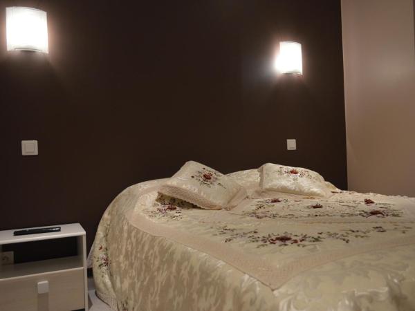 Hôtel Timgad : photo 2 de la chambre deux chambres doubles/lits jumeaux adjacentes avec salle de bains commune - accès par escalier uniquement