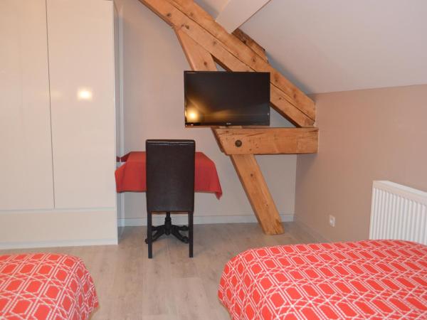 Hôtel Timgad : photo 4 de la chambre deux chambres doubles/lits jumeaux adjacentes avec salle de bains commune - accès par escalier uniquement