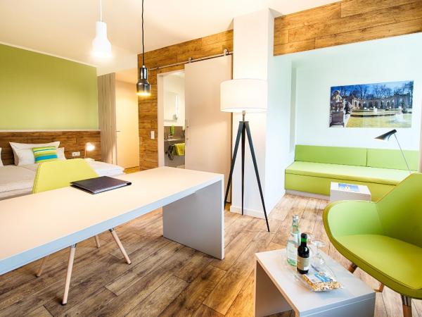 Hotel Carolinenhof : photo 8 de la chambre chambre double confort avec balcon - côté jardin