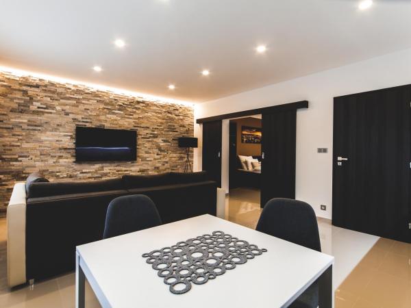 SILESIA Residence : photo 1 de la chambre suite deluxe avec lit king-size