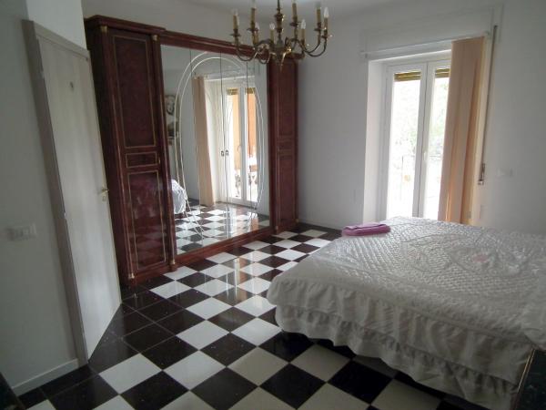 Alaska Rooms : photo 5 de la chambre chambre double avec salle de bains privative