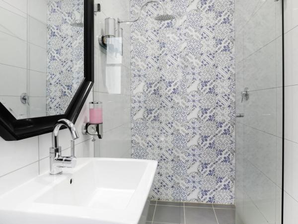 Glenferrie Lodge : photo 5 de la chambre chambre lit queen-size avec salle de bains commune 