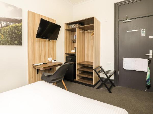 Glenferrie Lodge : photo 1 de la chambre chambre lit queen-size avec salle de bains commune 