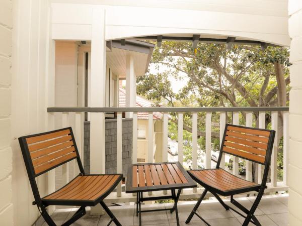 Glenferrie Lodge : photo 1 de la chambre chambre double avec balcon et salle de bains commune