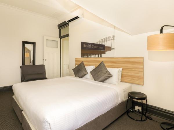 Glenferrie Lodge : photo 3 de la chambre chambre lit queen-size avec salle de bains commune 