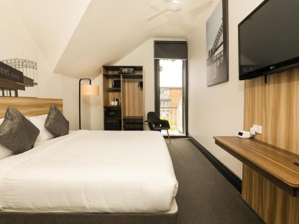 Glenferrie Lodge : photo 1 de la chambre chambre king avec balcon et salle de bains commune