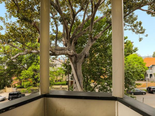 Glenferrie Lodge : photo 2 de la chambre chambre double avec balcon et salle de bains commune