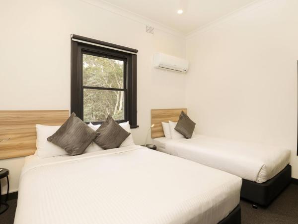 Glenferrie Lodge : photo 5 de la chambre chambre triple avec salle de bains privative