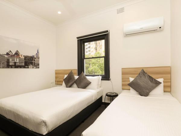 Glenferrie Lodge : photo 3 de la chambre chambre triple avec salle de bains privative