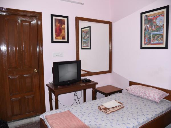 anjani mansion : photo 3 de la chambre chambre simple avec salle de bains