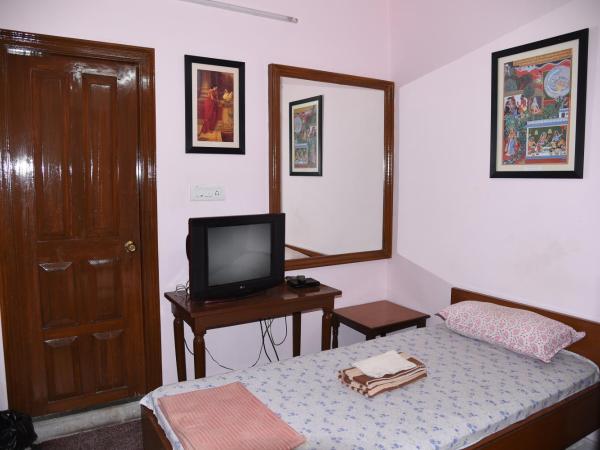 anjani mansion : photo 4 de la chambre chambre simple avec salle de bains