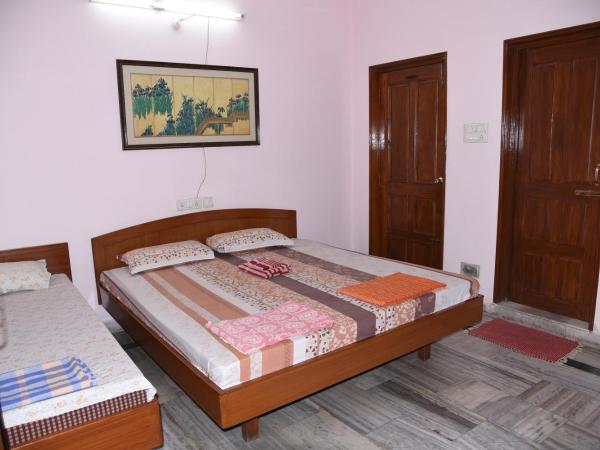 anjani mansion : photo 3 de la chambre chambre triple avec salle de bains