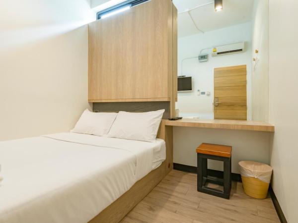 T Hostel @ Victory Monument : photo 3 de la chambre chambre lit queen-size avec salle de bains commune