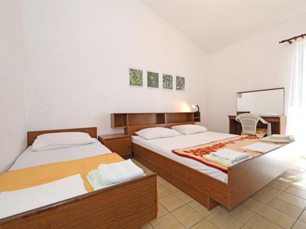 Rooms Jeriko : photo 2 de la chambre chambre triple - premier Étage