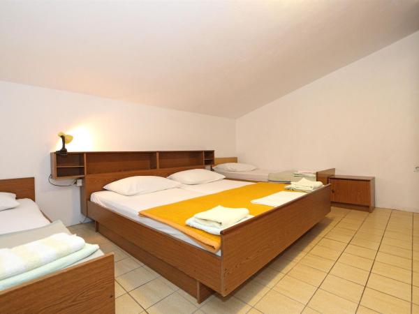 Rooms Jeriko : photo 2 de la chambre chambre triple avec terrasse