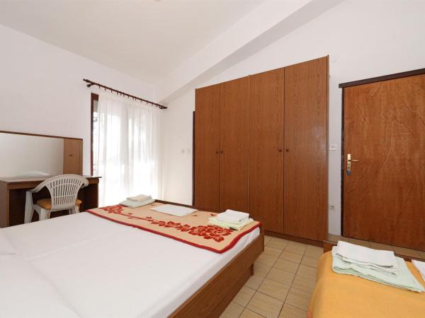 Rooms Jeriko : photo 5 de la chambre chambre triple - premier Étage