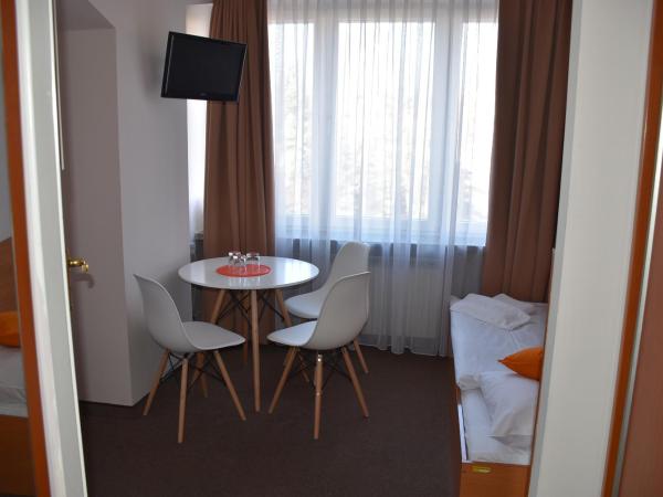 Hotel PZMot : photo 5 de la chambre chambre triple Économique