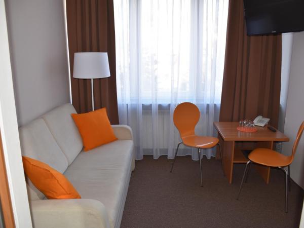 Hotel PZMot : photo 3 de la chambre chambre triple Économique