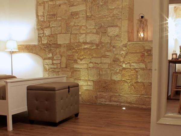 DeShome Guest House : photo 1 de la chambre chambre triple supérieure